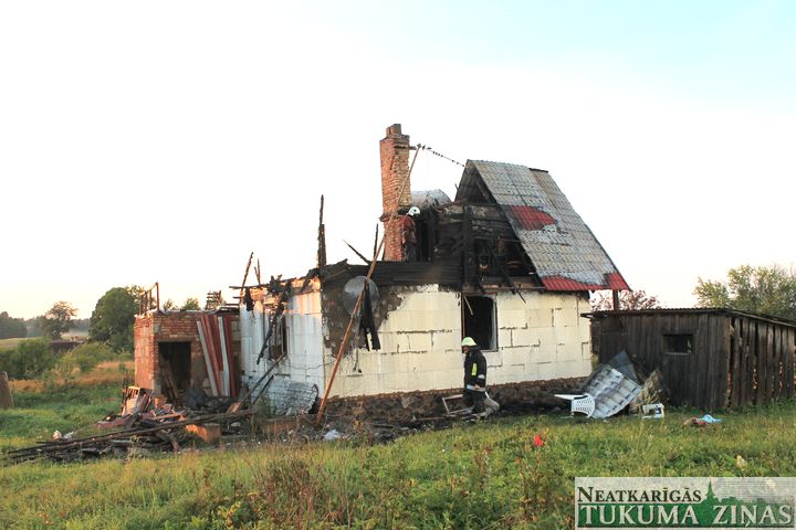 Ir iespēja ziedot, ugunsgrēkā cietušajai Pīpenbergu ģimenei