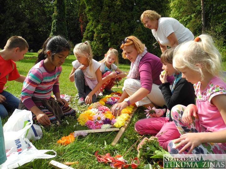 Ziedu paklāju festivāls Matkulē /FOTO/