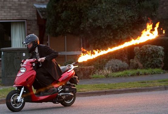 Tukumā soda pusaudzi-motorolleristu – ekstrēmistu uz ielas