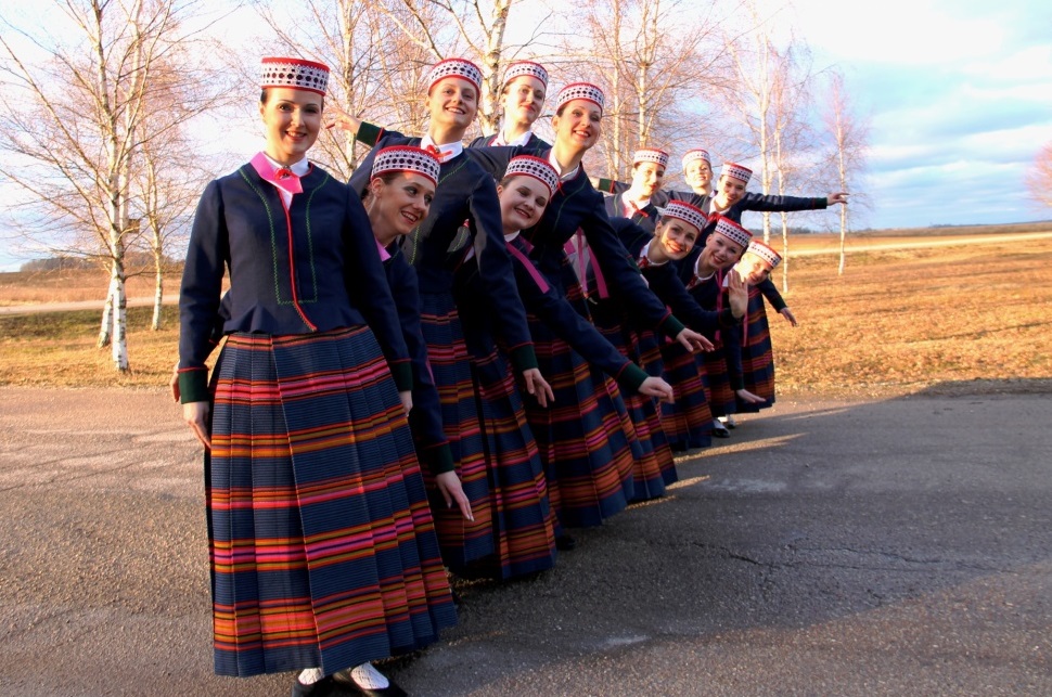 Deju kolektīvs «Svīta» aicina pievienoties dejotājus