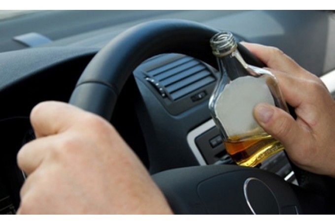 Brīvdienās pastrādātas dažādas zādzības, joprojām pie stūres sēžas dzērumā