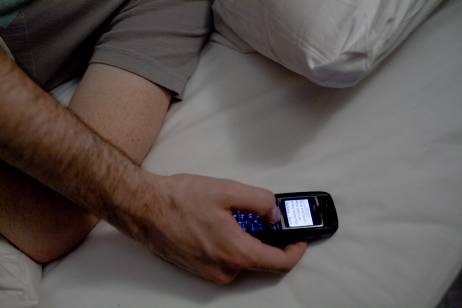 Vīrieti nogādā psihiatriskajā slimnīcā pēc pašnāvniecisku SMS sūtīšanas