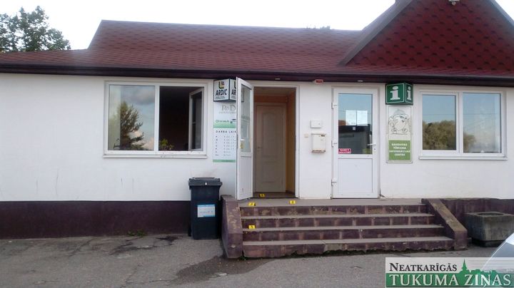 Vīrietim, kurš Kandavā nodūra sievieti, pieprasa mūža ieslodzījumu