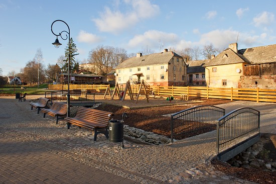 Kandavas Promenādē uzdarbojušies vandaļi