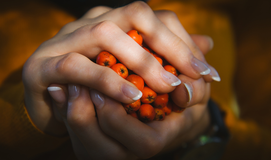 Tukuma bibliotēkā skatāma fotoizstāde-sociālais projekts «Rokas»