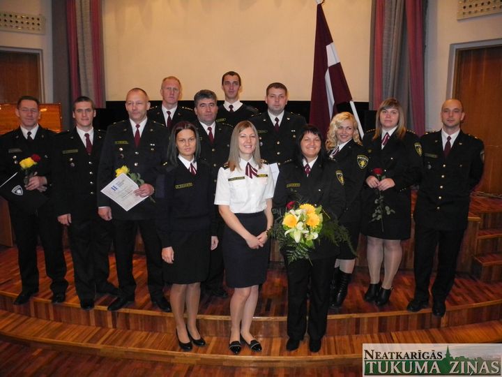 Policijas 96. gadadienā sveikti Tukuma likuma sargi /FOTO/