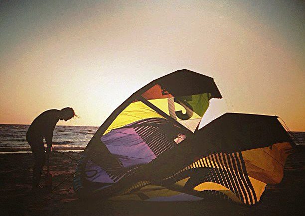 Krasta apsardze pārtrauc meklēt pazudušo kaitbordistu Renāru Mileiku