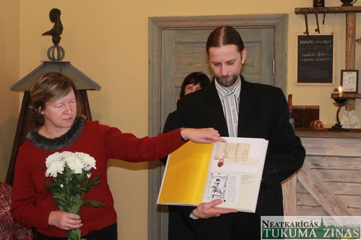 Agra Dzeņa grāmatas «Kuršu ķoniņi un citi lēņavīri Rietumlatvijā» atvēršana /FOTO/