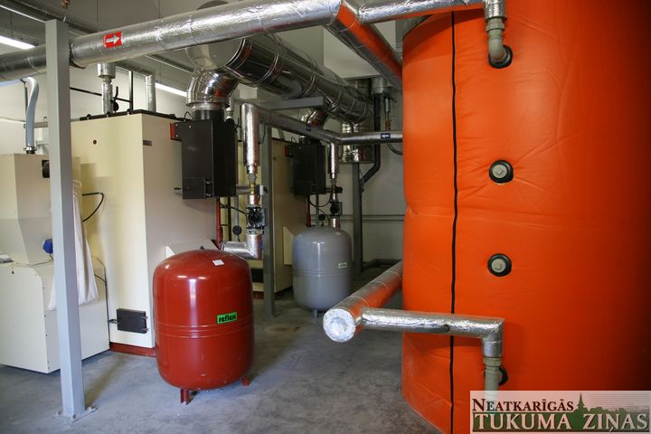 Durbes pils, atsakoties no Vāgūža, tiek pie katlumājas