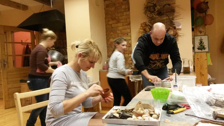 Ģipša liešana Kandavas Amatniecības centrā /FOTO/