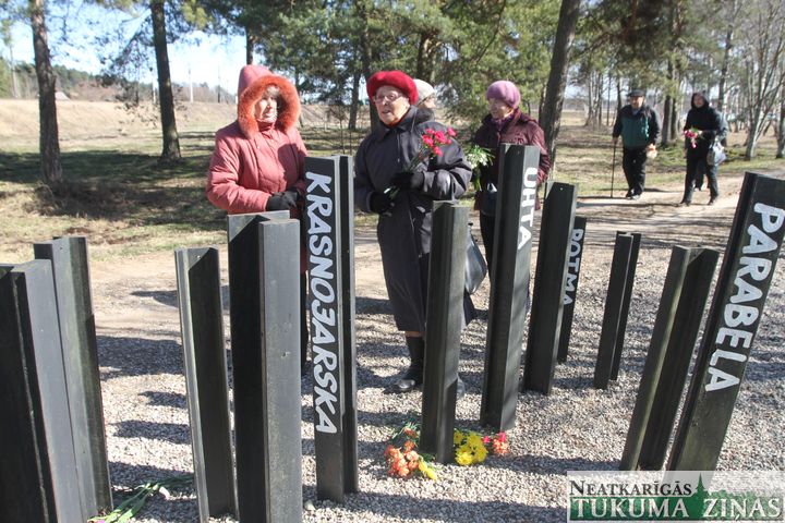 Komunistiskā genocīda upuru piemiņas diena Tukuma un Kandavas novados /FOTO/