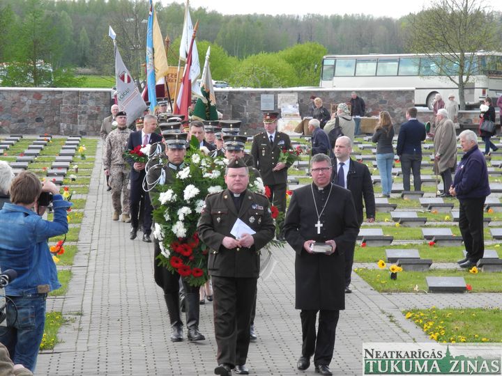 Lestenē piemin Otrā pasaules kara upurus /FOTO/