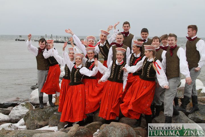 Tautas deju kolektīvam «Luste» – 40