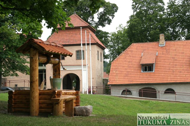 Šlokenbekas muižai vajadzīgs jauns jumts