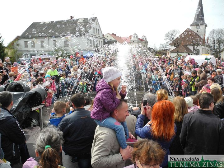 Tukumnieki modina strūklaku