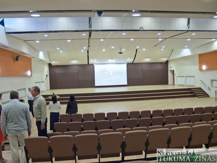 Pieņem ekspluatācijā Zemgales vidusskolas aktu zāli