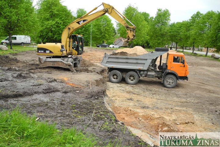 Pie Durbes estrādes top stāvlaukums