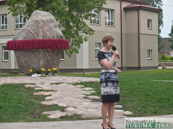 Slampē atklāj pieminekli «Zelta josta» /FOTO/