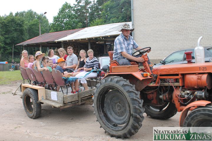Pagasta svētkos Matkulē «Nāc kulē!» un sporta svētkos Grenčos /FOTO/