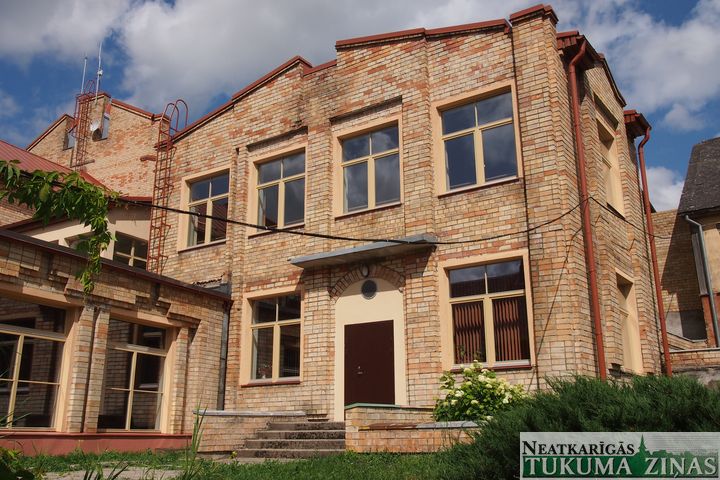 Kandavā tiek atjaunots kultūras nams