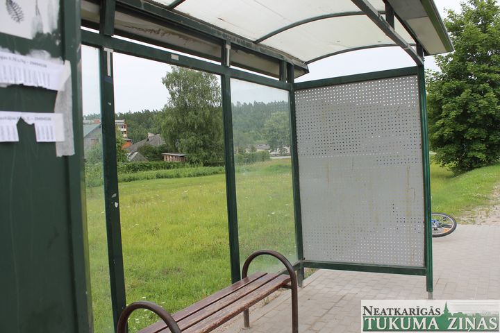 Sasistas stiklotās autobusa pieturas vairs neatjaunos