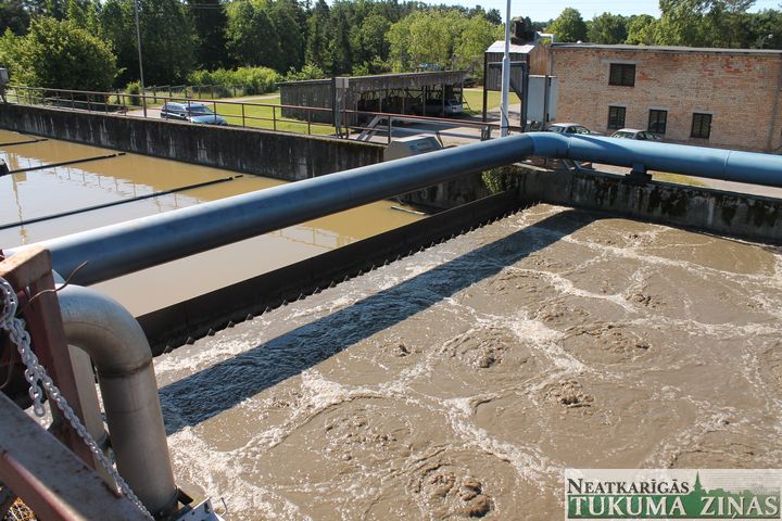 Attīrīšanas iekārtas netiek galā ar «Tukuma piena» piesārņojumu; Šlokenbekas ezerā mirst zivis