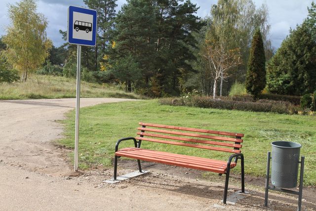 Tukumā pietrūkstot soliņu un pārāk bieži pļaujot zālienus