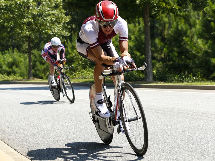 Parariteņbraucējs Oskars Gailišs turpina lauzt ceļu uz olimpiādi Rio