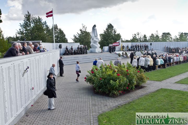 Lestenes Brāļu kapu kompleksam – 15