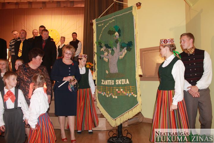 Zantes pamatskolas 130. jubilejas salidojums /FOTO/