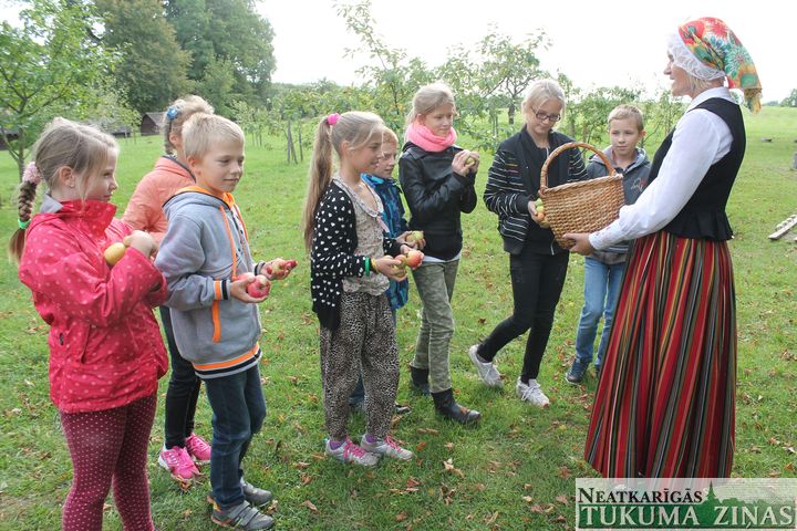 Saulgriežu svinēšana Pastariņa muzejā /FOTO/