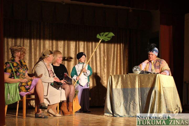Kandavas novada teātru Ražas svētki Cērē /FOTO/