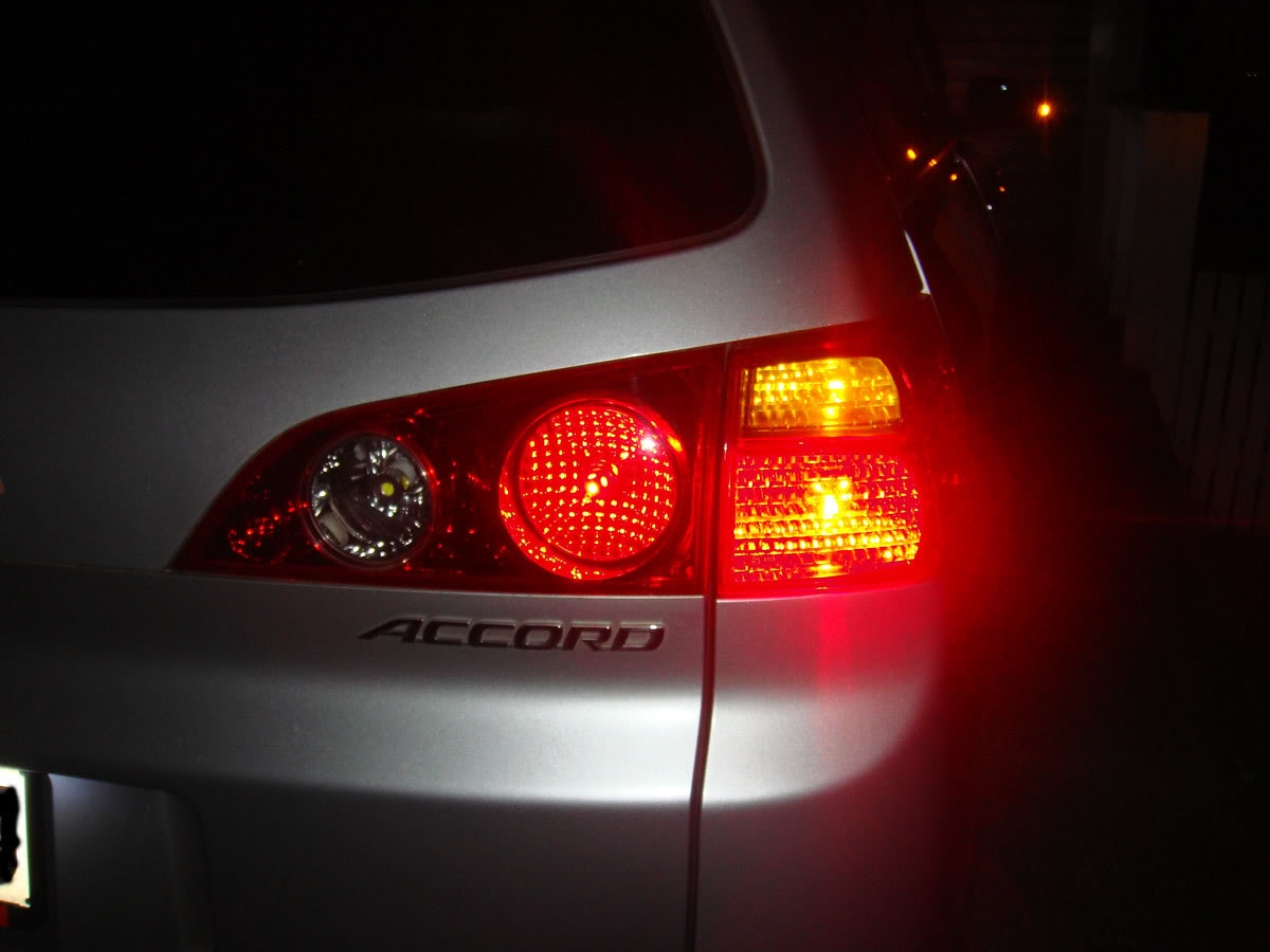 Autovadītāji, lietojiet virziena rādītājus!