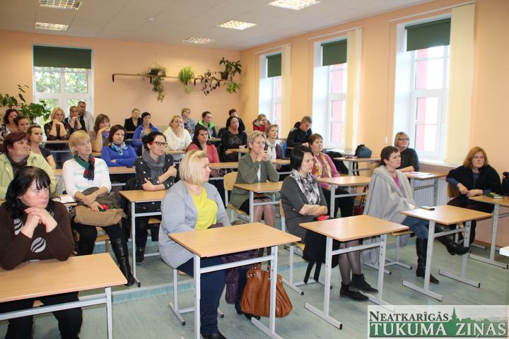 Jaunpils skolā aizvadīta tradicionālā Vecāku diena