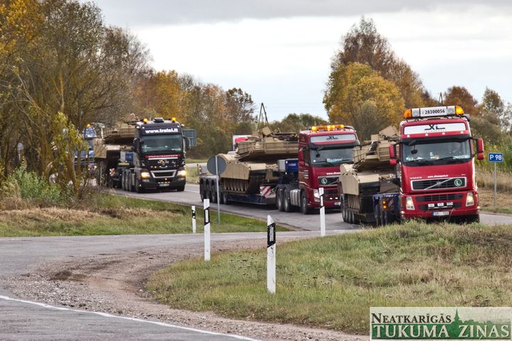 ASV tankus transportē arī pa Tukuma un Engures novada ceļiem /FOTO/