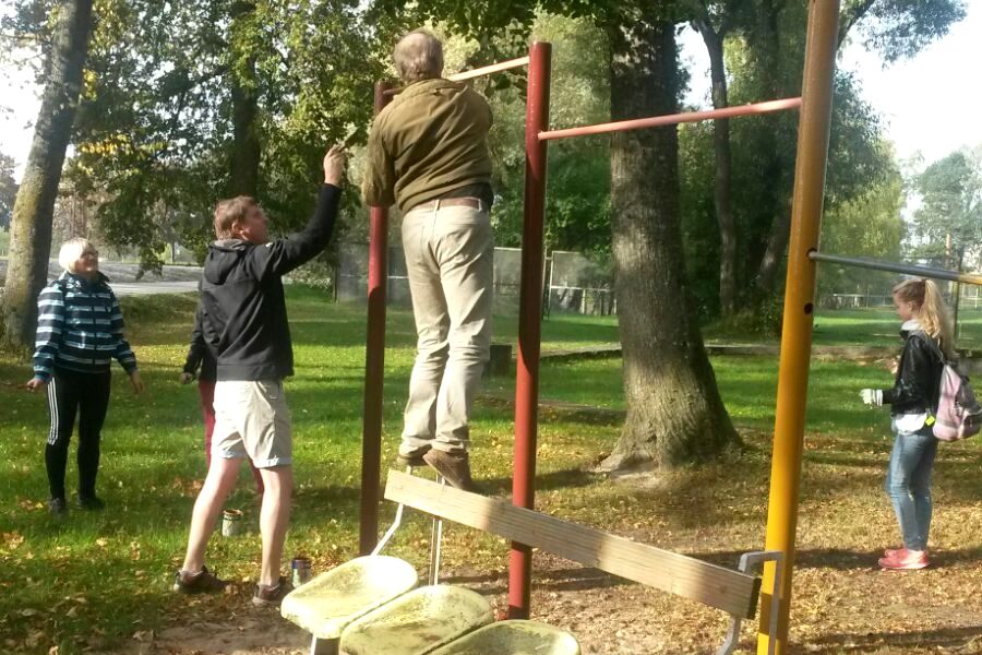 «Vidums» Lauktehnikā nokrāso padomju laika sporta inventāru