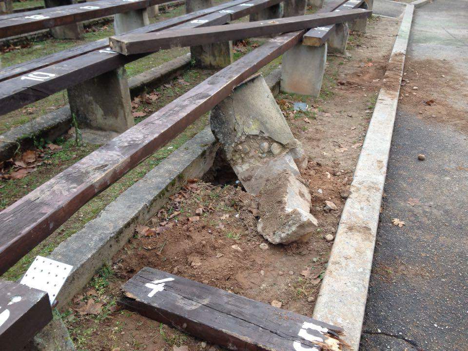 Vandāļu “varoņdarbi” estrādē