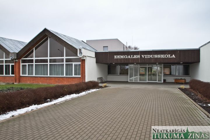 Skolotāji streikoja, lielākajā daļā skolu skolēnu nebija