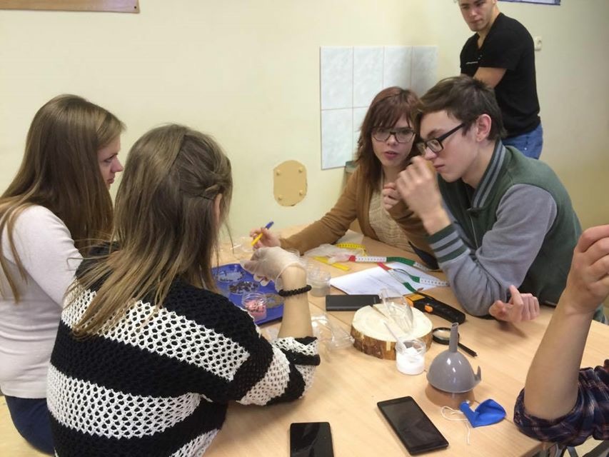 Tukumā un Kandavā skolēni interaktīvās nodarbībās mācās par klimata pārmaiņām /FOTO/