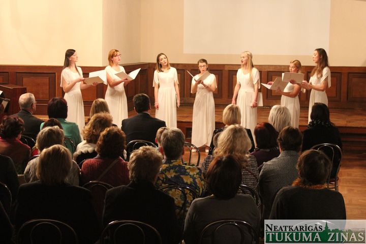 Kandavas sieviešu vokālajam ansamblim «Cantabile» – piecu gadu jubileja /FOTO/