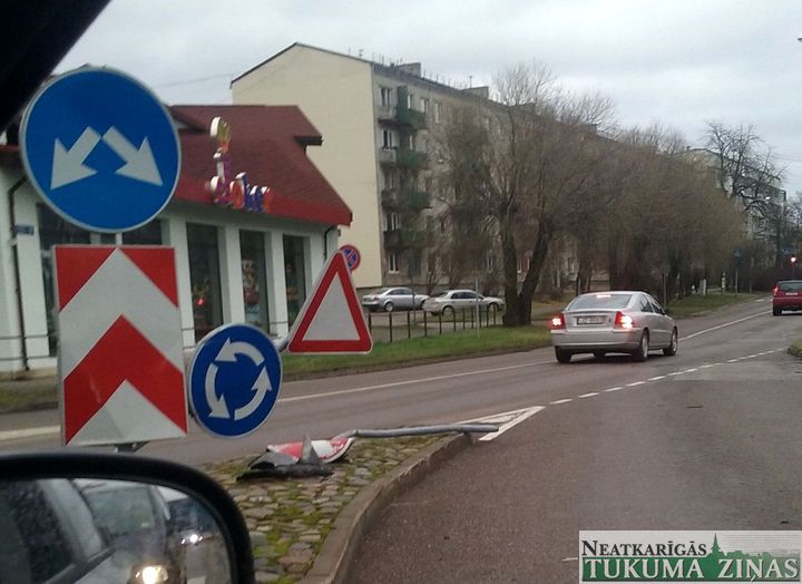 Dzērājšoferis Tukuma centrā nodara skādi 500 eiro apmērā
