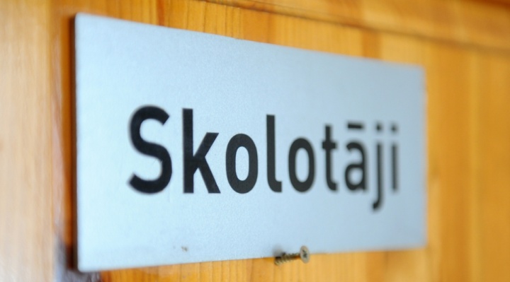 Kādas ir Kandavas novada skolotāju algas?