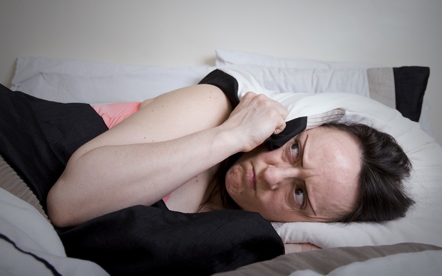 Tukumā kaimiņi pārāk skaļi staigā, Zemītē strīdi par ārdurvīm