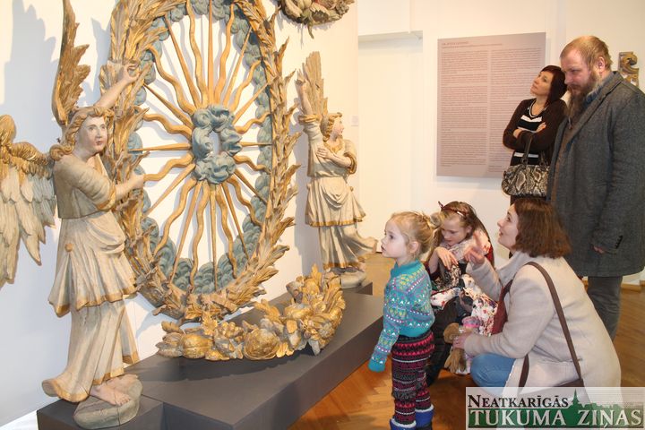 Tukuma muzejā atklāta izstāde «Ak, svētā Lestene» /FOTO/