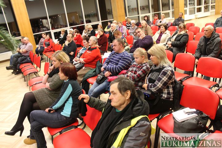 Apkures problēmu Slampē atrisināšot tikai māju siltināšana