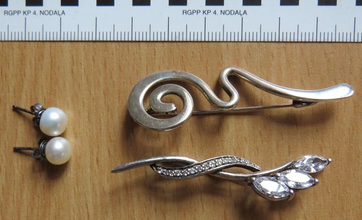 Policija lūdz atsaukties atrasto mantu īpašniekus /FOTO/