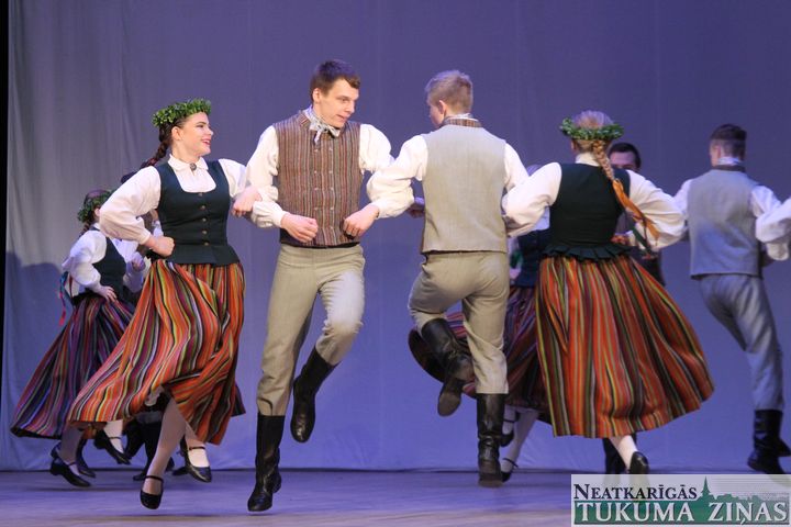 Jauniešu, vidējās paaudzes un senioru deju kolektīvu skate Tukumā