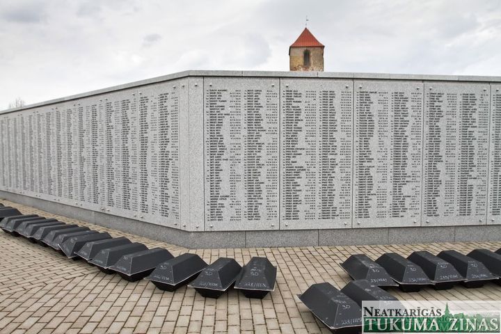 Lestenes Brāļu kapos gulda 239 karavīrus /FOTO/