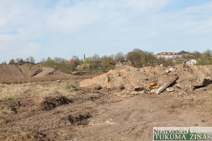 Pauzera pļavā vērienīgi darbi pirms Tukuma Rožu svētkiem
