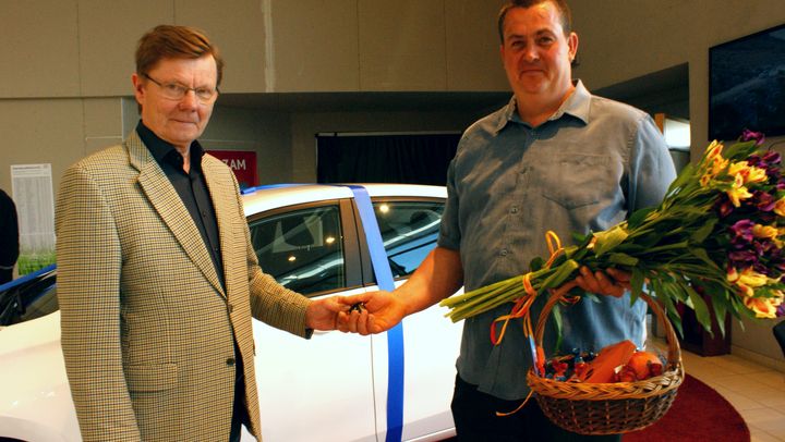 «Tukuma piens» loterijas auto laimē jaunpilnieks Guntars Krīgerts